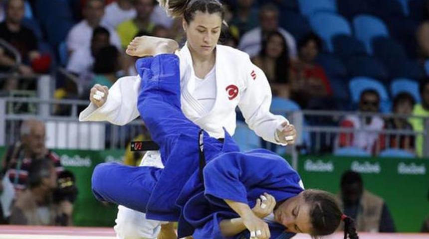 B&uuml;şra Katipoğlu 2. turda elendi