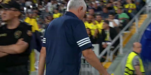 Mourinho yapacağını yaptı! Taraftarlar sosyal medyada tepki gösterdi