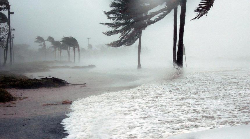Zorunlu tahliyeler başladı: Erin kasırgası ABD'ye ulaşmak üzere