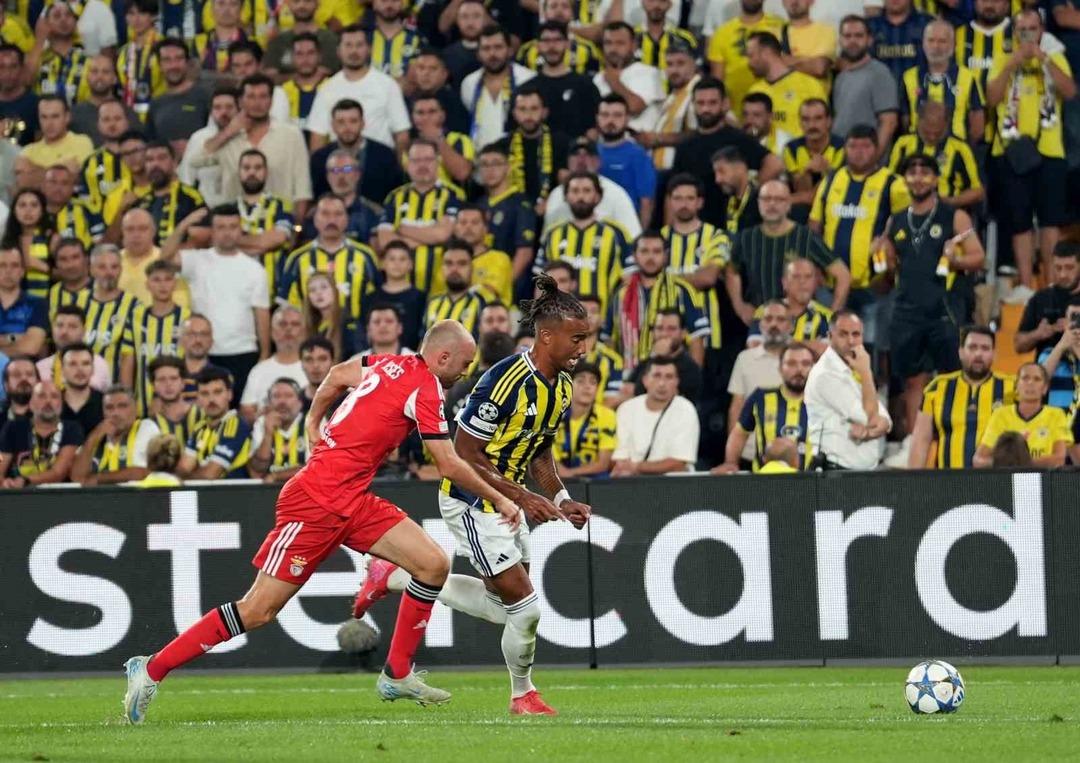 Fenerbahçe Şampiyonlar Ligi nde turu rövanşa bıraktı! Sarı-Lacivertliler Benfica ile 0-0 berabere kaldı... 3