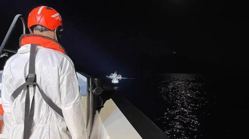 Milas'ta tekne battı: 6 kişi kurtarıldı, 2 çocuk kayıp