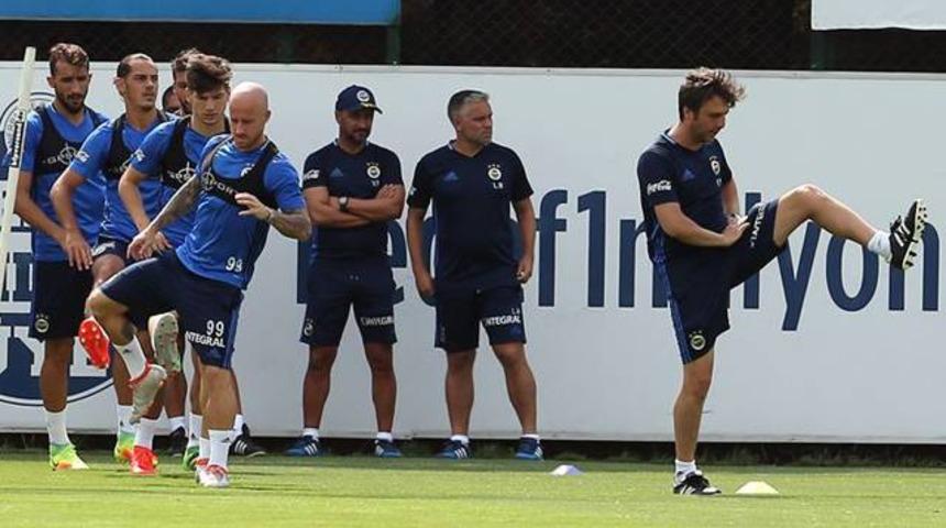 Fenerbah&ccedil;e idmanında b&uuml;y&uuml;k s&uuml;rpriz!