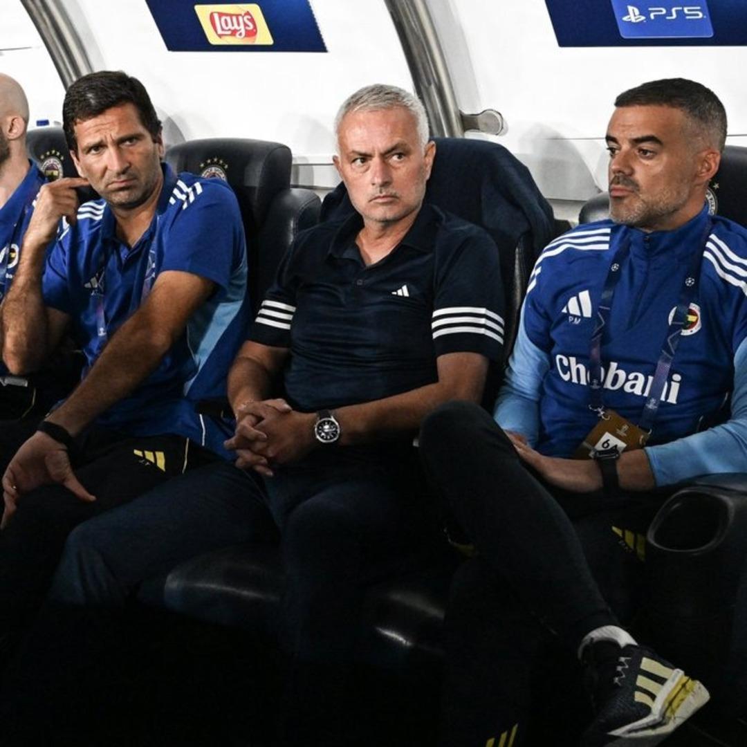 Fenerbahçe de teknik direktör Jose Mourinho maç sonu açıklamalarda bulundu! Duran toplardaki sıkıntıyı eleştirdi ve hedef gösterdi... 2