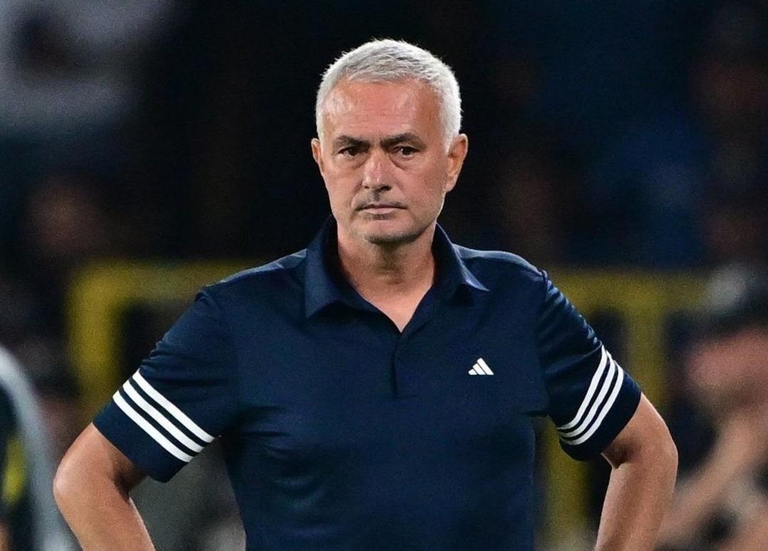 Fenerbahçe de teknik direktör Jose Mourinho maç sonu açıklamalarda bulundu! Duran toplardaki sıkıntıyı eleştirdi ve hedef gösterdi... 4