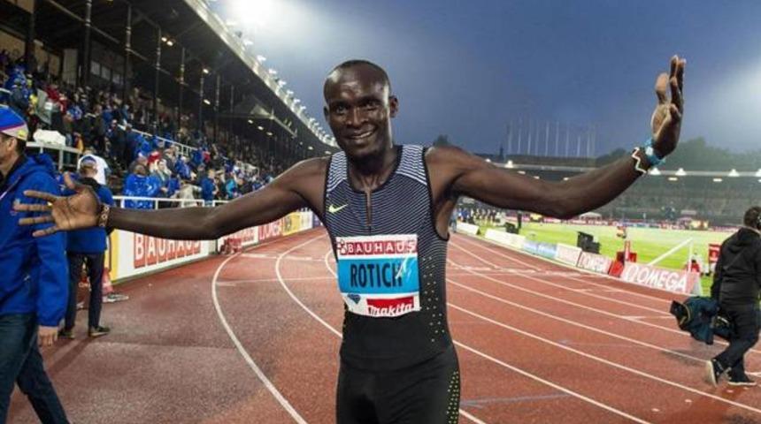 Kenyalı antren&ouml;r, atleti yerine idrar testi verdi