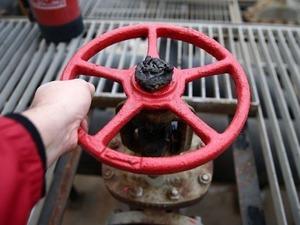 Petrolde alarm: Brent zirveyi zorluyor