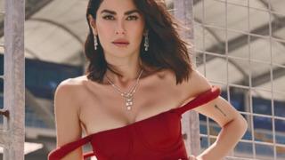 Nesrin Cavadzade tatilin keyfini sürüyor! Bikinili pozlarını peş peşe yayınladı