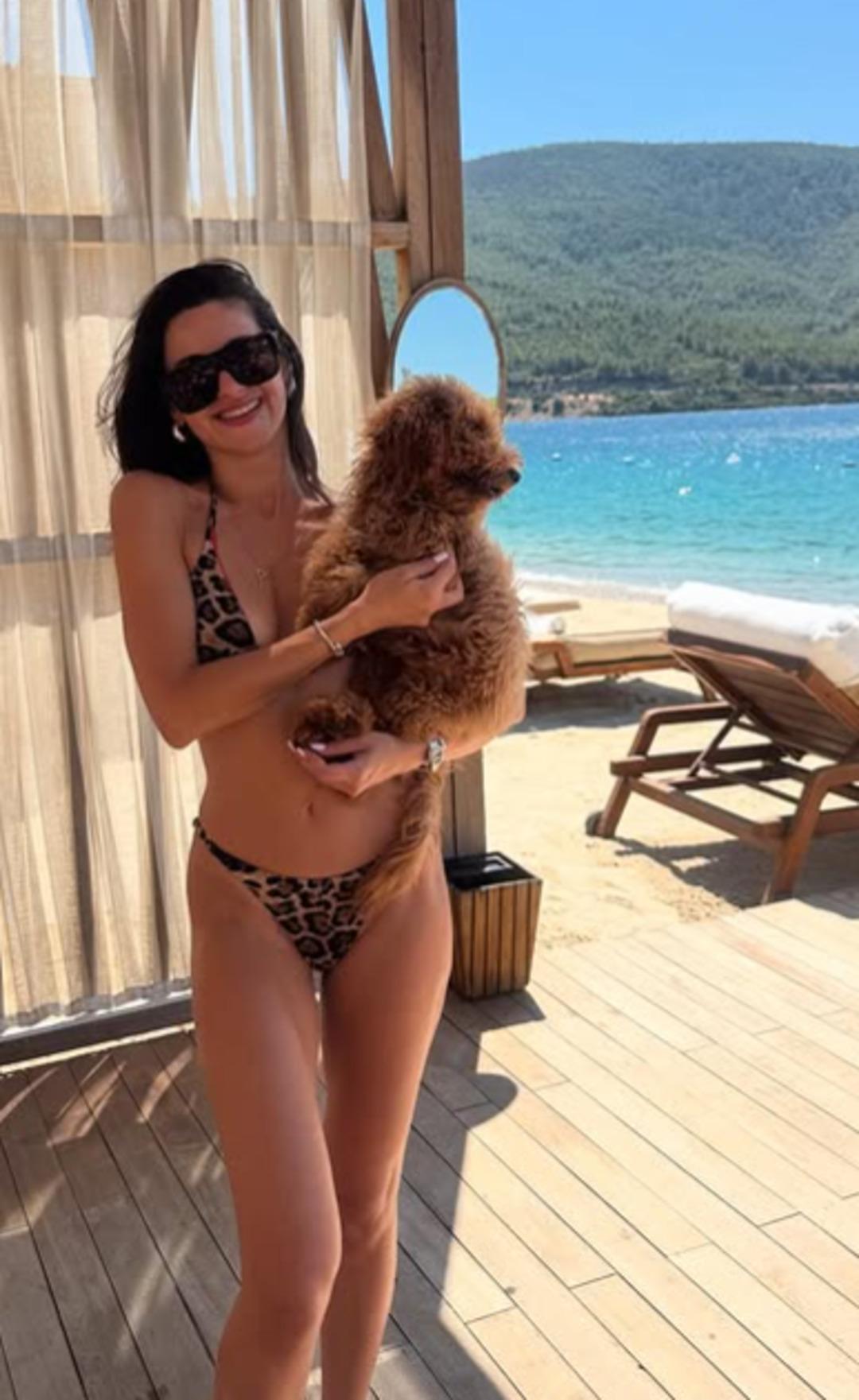 Nesrin Cavadzade tatilin keyfini sürüyor! Bikinili pozlarını peş peşe yayınladı 3