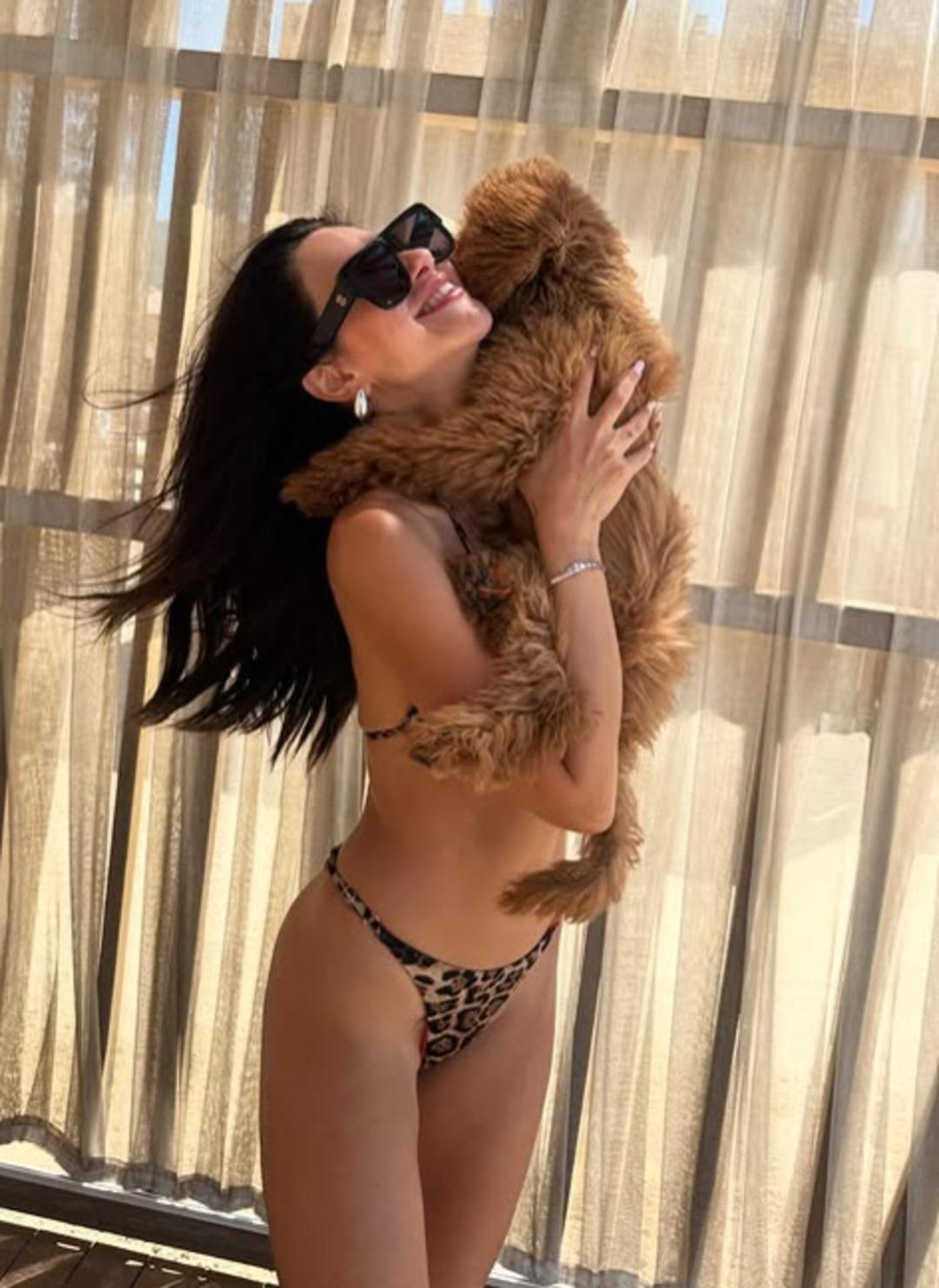 Nesrin Cavadzade tatilin keyfini sürüyor! Bikinili pozlarını peş peşe yayınladı 2