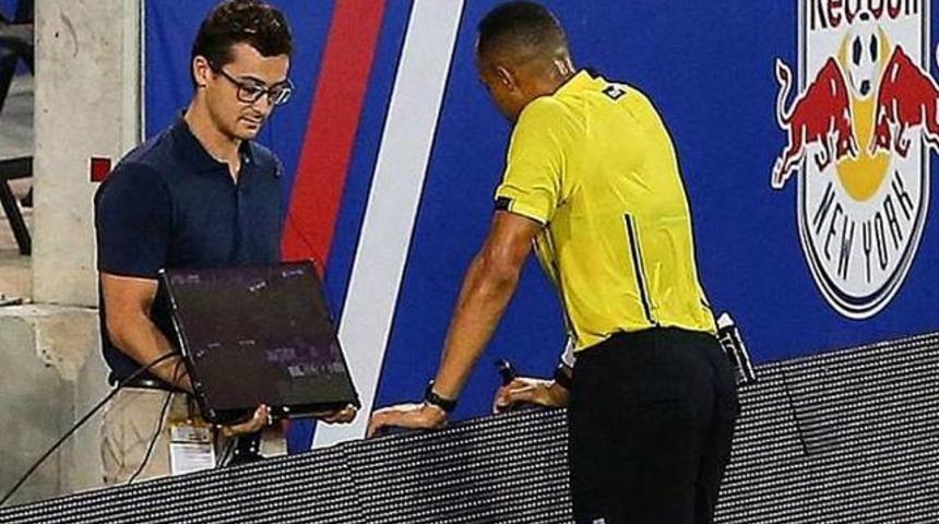 Futbolda hakeme teknolojik destek