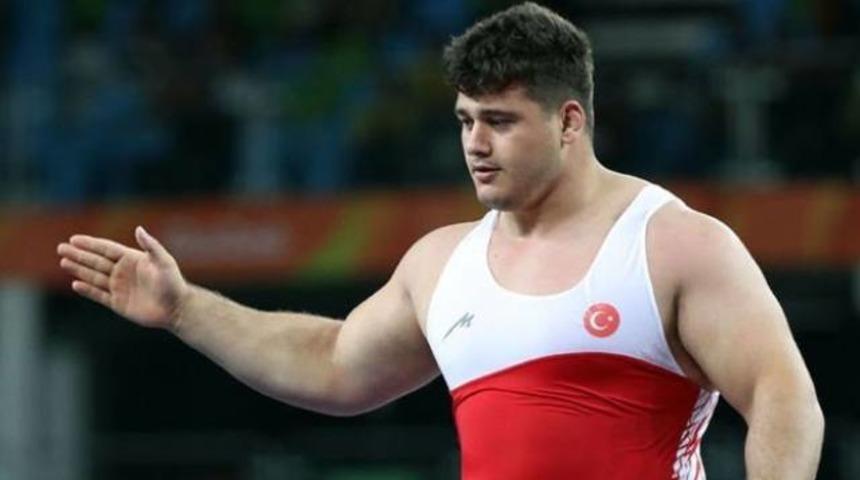 Rıza Kayaalp Olimpiyat ikincisi