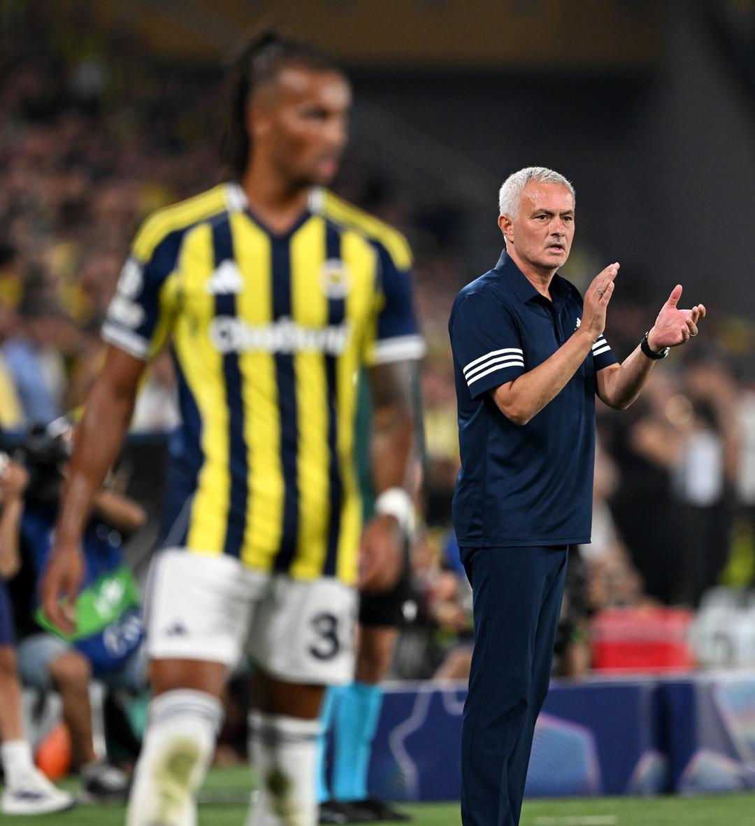 Benfica maçından sonraki yorumu yine ezber bozdu: “Bu ikisiyle hayat geçmez hemen…” 2