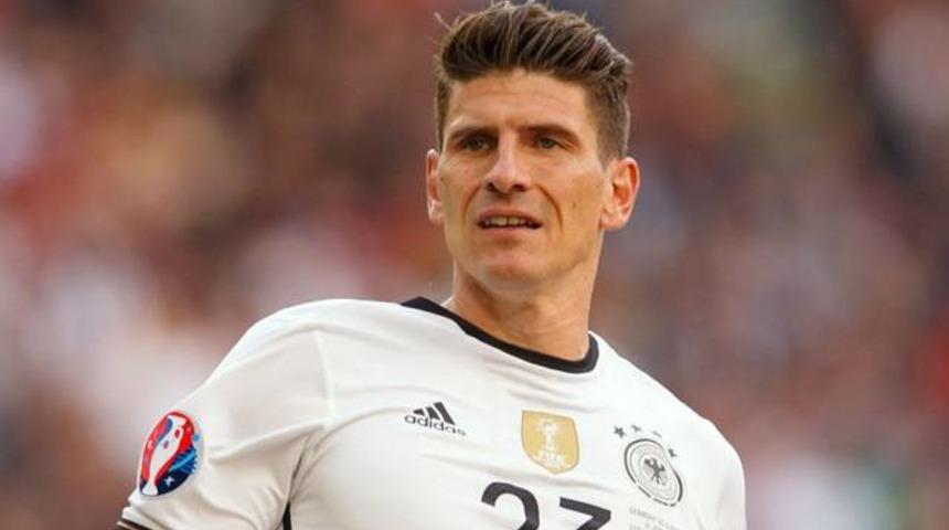 Mario Gomez, Wolfsburg ile imzalıyor
