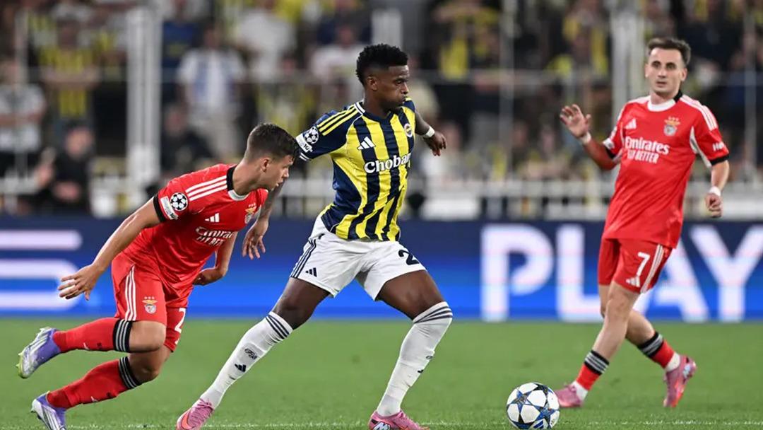 Rıdvan Dilmen Fenerbahçe nin o istatistiğini görünce çileden çıktı! Ayağa kalkıp "Allah aşkına ya" diyerek seslendi 1