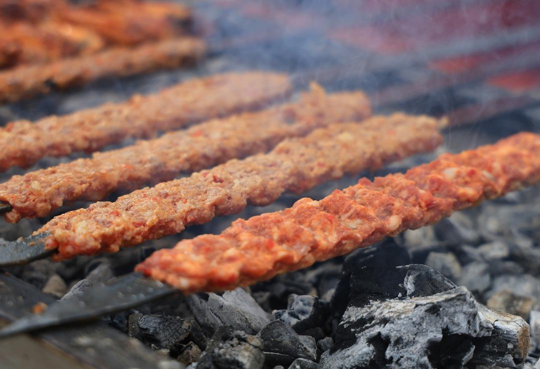 Adana kebabı uyarısı! Kebapta karbonat, ekmek hilesine dikkat: "Eğer kıyma dağılmıyorsa, art niyet ararım” Adana kebabı nasıl olmalıdır? 2
