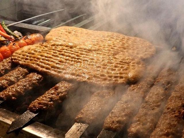 Adana kebabı uyarısı! Kebapta karbonat, ekmek hilesine dikkat: "Eğer kıyma dağılmıyorsa, art niyet ararım” Adana kebabı nasıl olmalıdır?