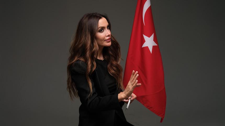 Ela Leyla Umur Zafer Partisi’ni bırakıp AK Parti’ye geçti