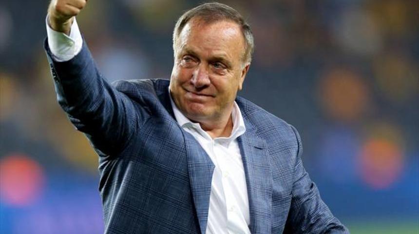 UEFA'dan Advocaat'a &ouml;vg&uuml;