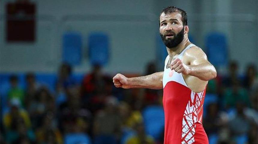 Selim Yaşar'dan g&uuml;m&uuml;ş madalya