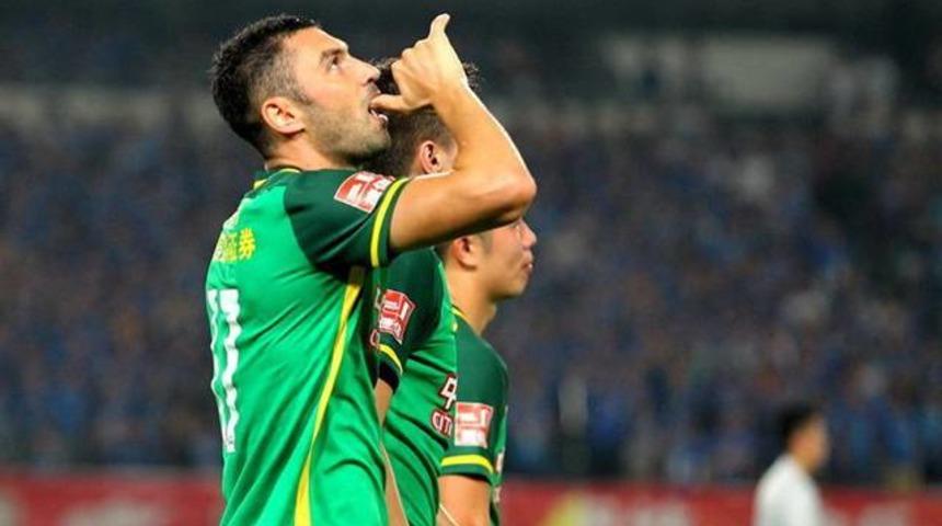 Burak Yılmaz gol&uuml;n&uuml; attı, kızına armağan etti