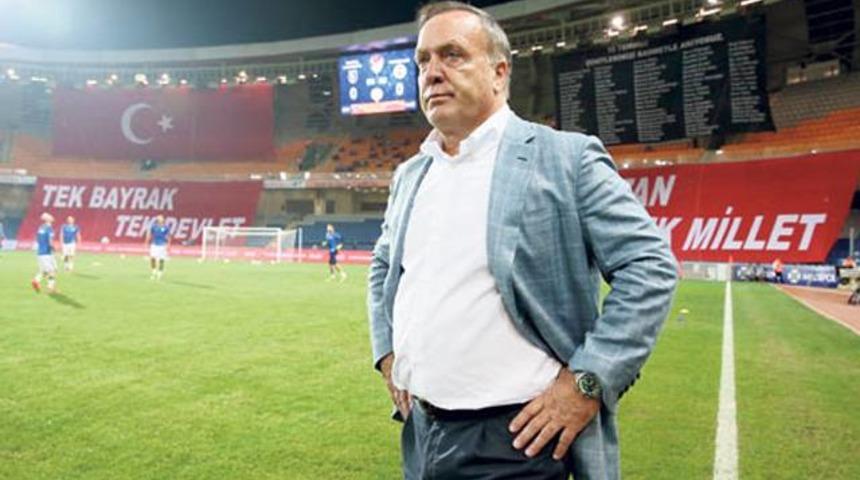 Advocaat Başakşehir yenilgisinin faturasını &ccedil;ıkarttı