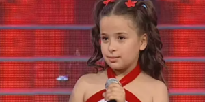 Fındık Kurdu Berna büyüdü! Dekolteli sahne tarzı olay oldu