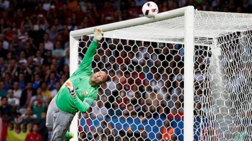 Yılın gol&uuml; Messi'den, kurtarışı ise...