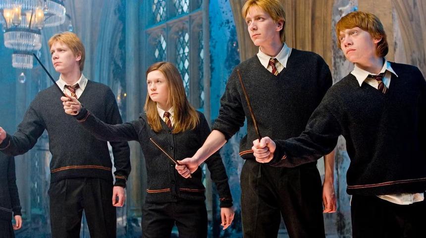 Harry Potter dizisinden Weasley kardeşlerin ilk kareleri paylaşıldı