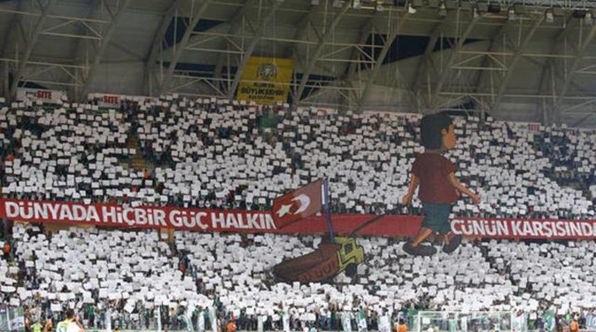Konyaspor taraftarından anlamlı koreografi