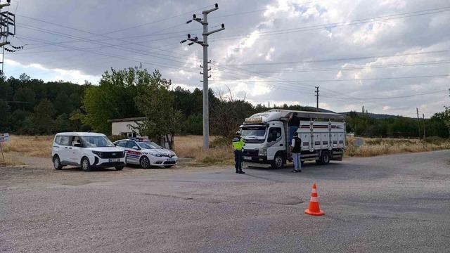 Uşak’ta hayvan sağlığı için yol denetimleri sürüyor