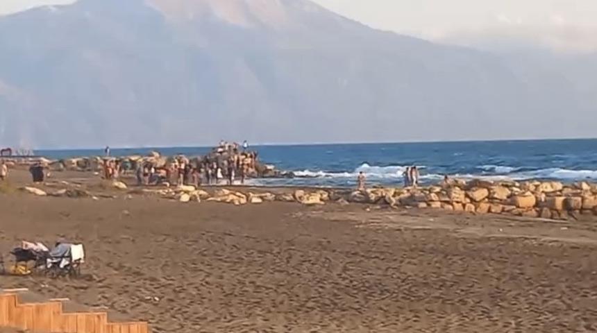 Serinlemek için denize giren 20 yaşındaki genç hayatını kaybetti