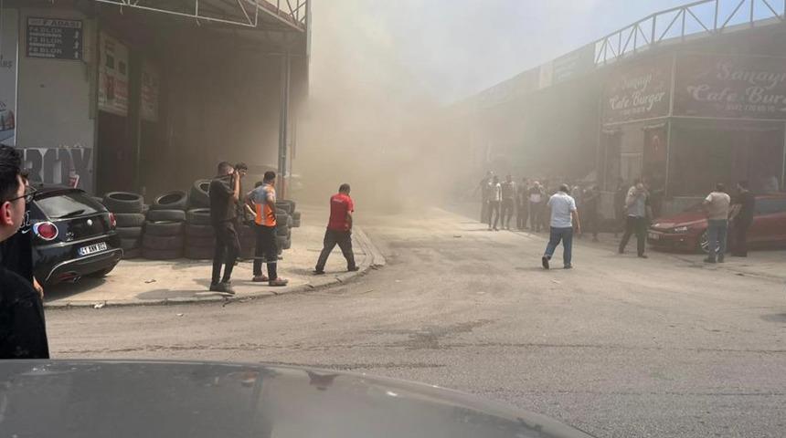Sanayi sitesinde iş yeri yangını: Siyah dumanlar gökyüzünü kapladı