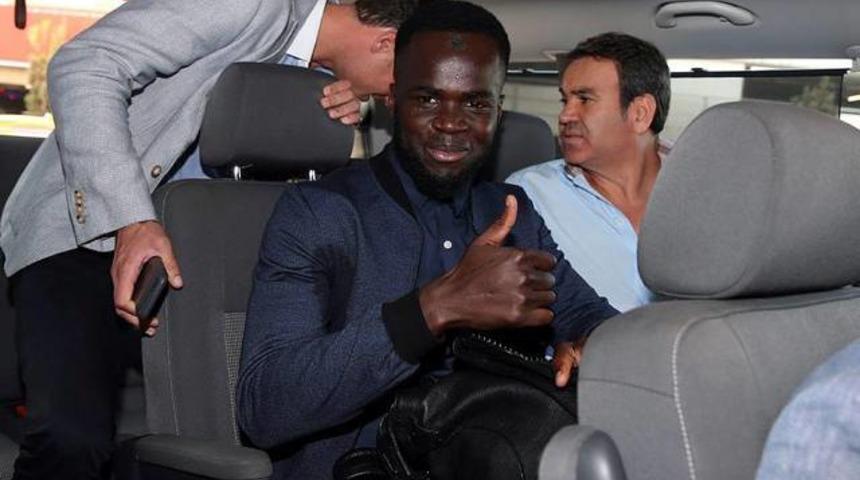Galatasaray'da Tiote sağlık testini ge&ccedil;emedi