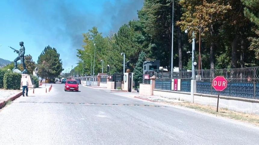 Kütahya Hava Er Eğitim Tugay Komutanlığı'nda çıkan yangın söndürüldü