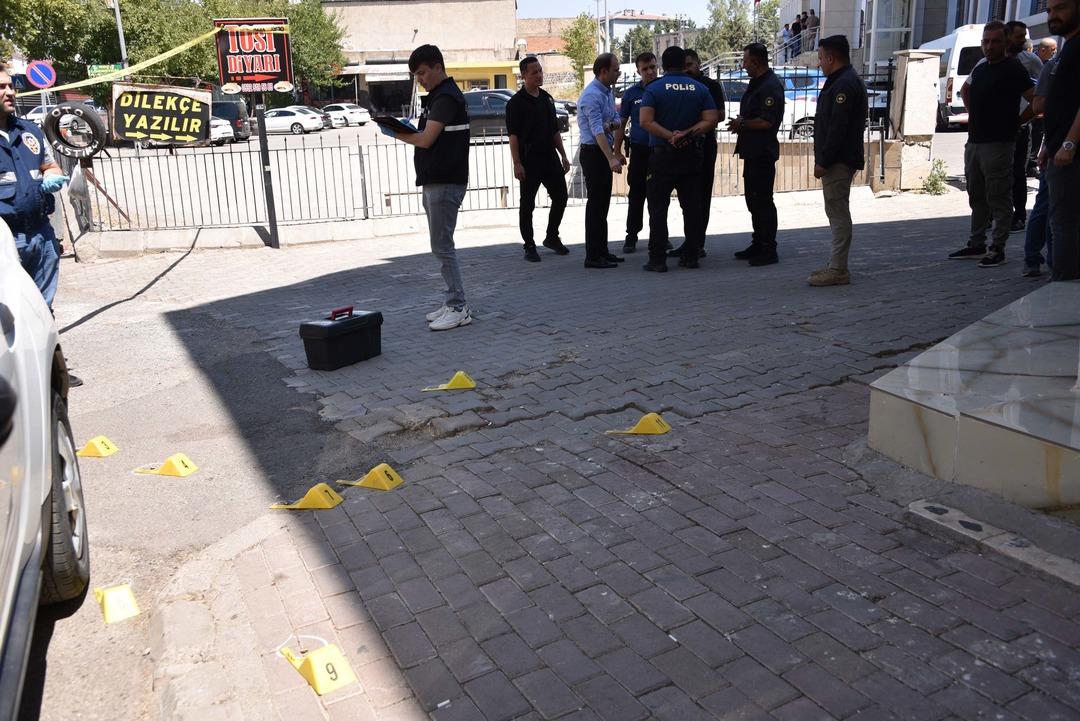 Bir şehir bunu konuşuyor! Jandarma aracındayken silahlı saldırıda yaralandılar 5