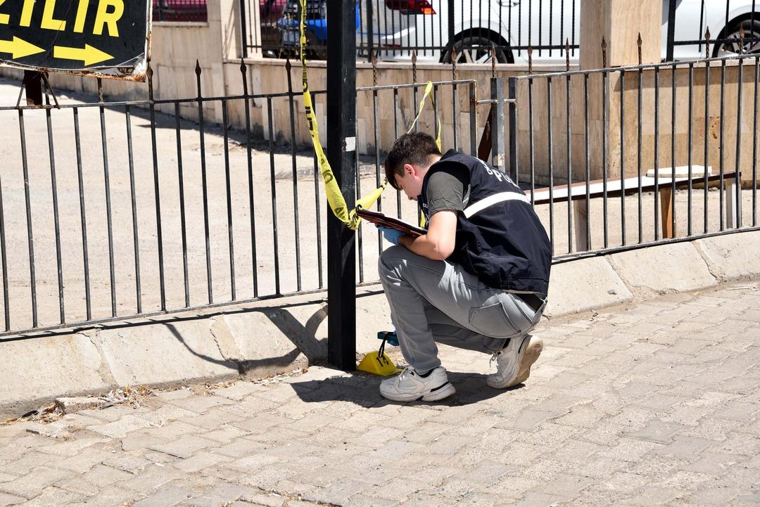 Bir şehir bunu konuşuyor! Jandarma aracındayken silahlı saldırıda yaralandılar 4