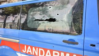 Bir şehir bunu konuşuyor! Jandarma aracındayken silahlı saldırıda yaralandılar