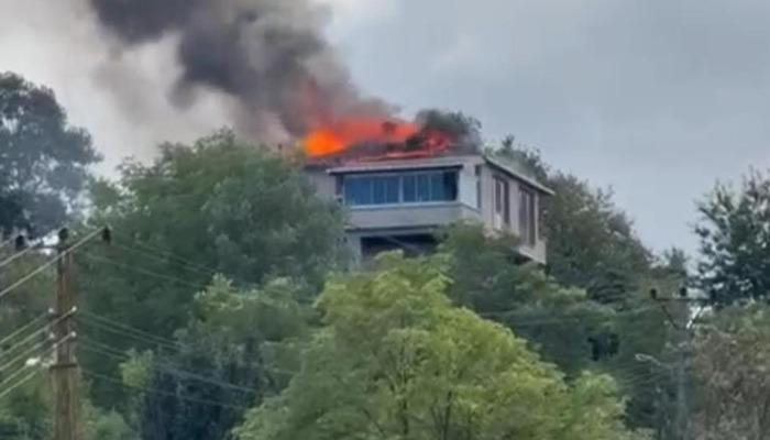 20982983-700x400 Rize’de çatı yangını korkuttu