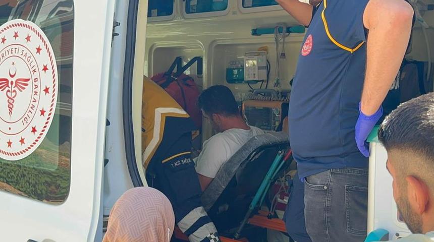 Adıyaman'da otomobil ile kamyonet çarpıştı: 2 yaralı