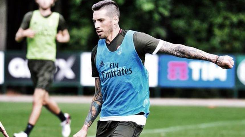 Montella'dan Jose Sosa'ya &ouml;vg&uuml;