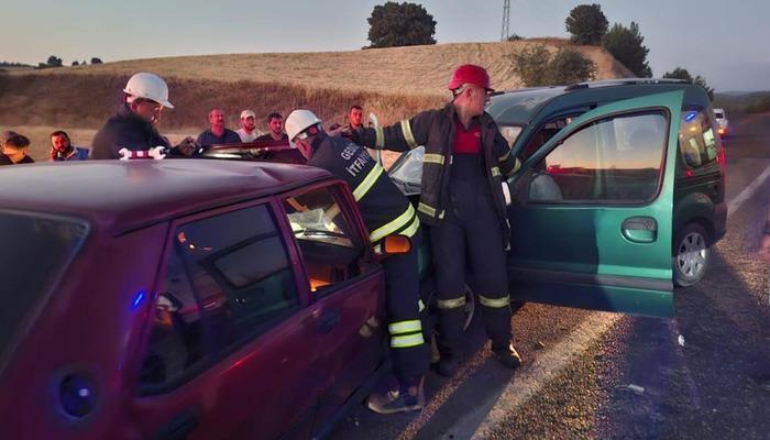 20984117-700x400 Kütahya'da 2 araç kafa kafaya çarpıştı! 2 ölü, 1 yaralı