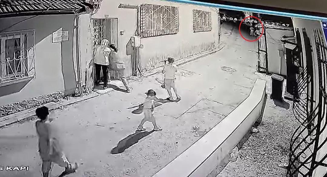 Üzerinde palyaço kıyafeti elinde bıçak gece vakti çocukları kovaladı! Mahalleli tedirgin, emniyet harekete geçti 4