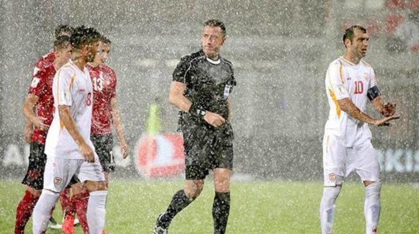 H&uuml;seyin G&ouml;&ccedil;ek'in y&ouml;nettiği ma&ccedil; yarıda kaldı