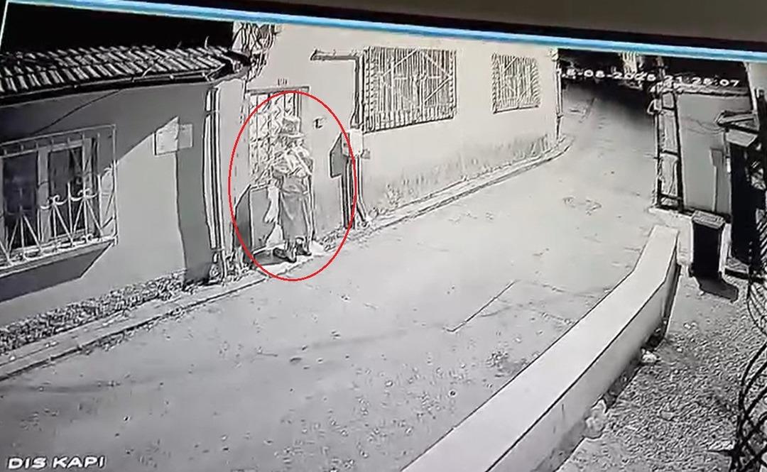Üzerinde palyaço kıyafeti elinde bıçak gece vakti çocukları kovaladı! Mahalleli tedirgin, emniyet harekete geçti 3