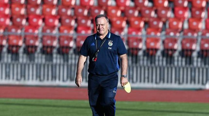 Advocaat sert y&uuml;z&uuml;n&uuml; g&ouml;stermeye başladı