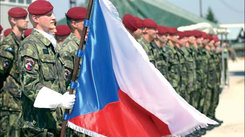 Çekya'da gönüllü askerliğe katılımın 2024 yazından bu yana 101 kişiye düştüğü bildirildi