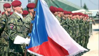 Çekya'da gönüllü askerliğe katılımın 2024 yazından bu yana 101 kişiye düştüğü bildirildi