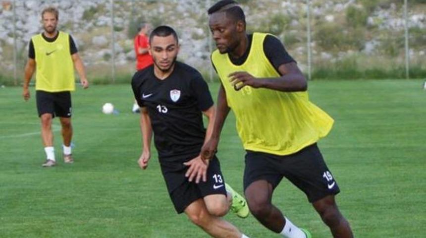 Yıldız futbolcu M&uuml;sl&uuml;man oldu!