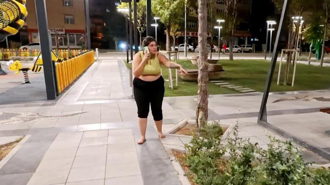 Ortalığı birbirine kattı! "Tecavüz ediyorlar" diye çığlık attı, yardıma gelenleri darbetti 1