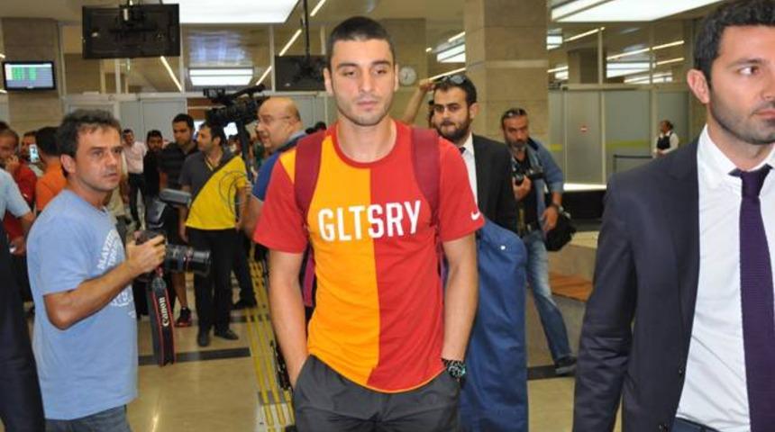 Galatasaray'da Cenk G&ouml;nen havaalanında unutuldu